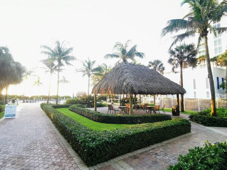 Luxury Stylish Oceanfront 2 Bedroom 2 Bathroom In Hollywood Fl Exterior foto