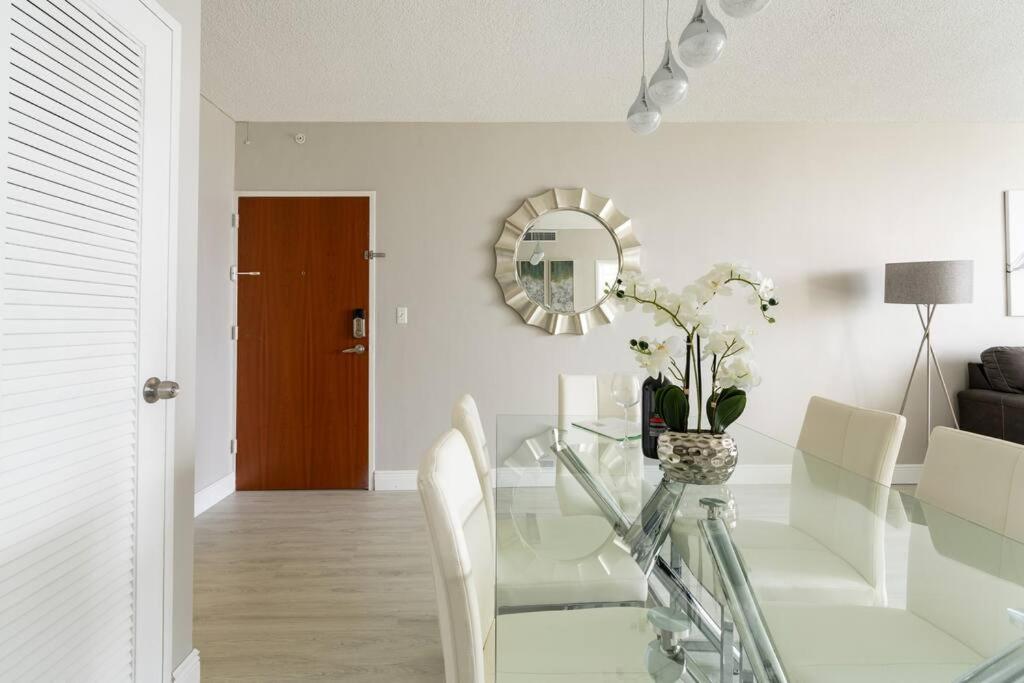 Luxury Stylish Oceanfront 2 Bedroom 2 Bathroom In Hollywood Fl Exterior foto
